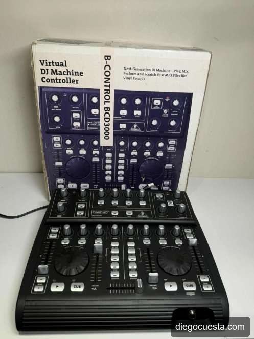 Controladora DJ Behringer BCD 3000 — primer equipo de mezcla